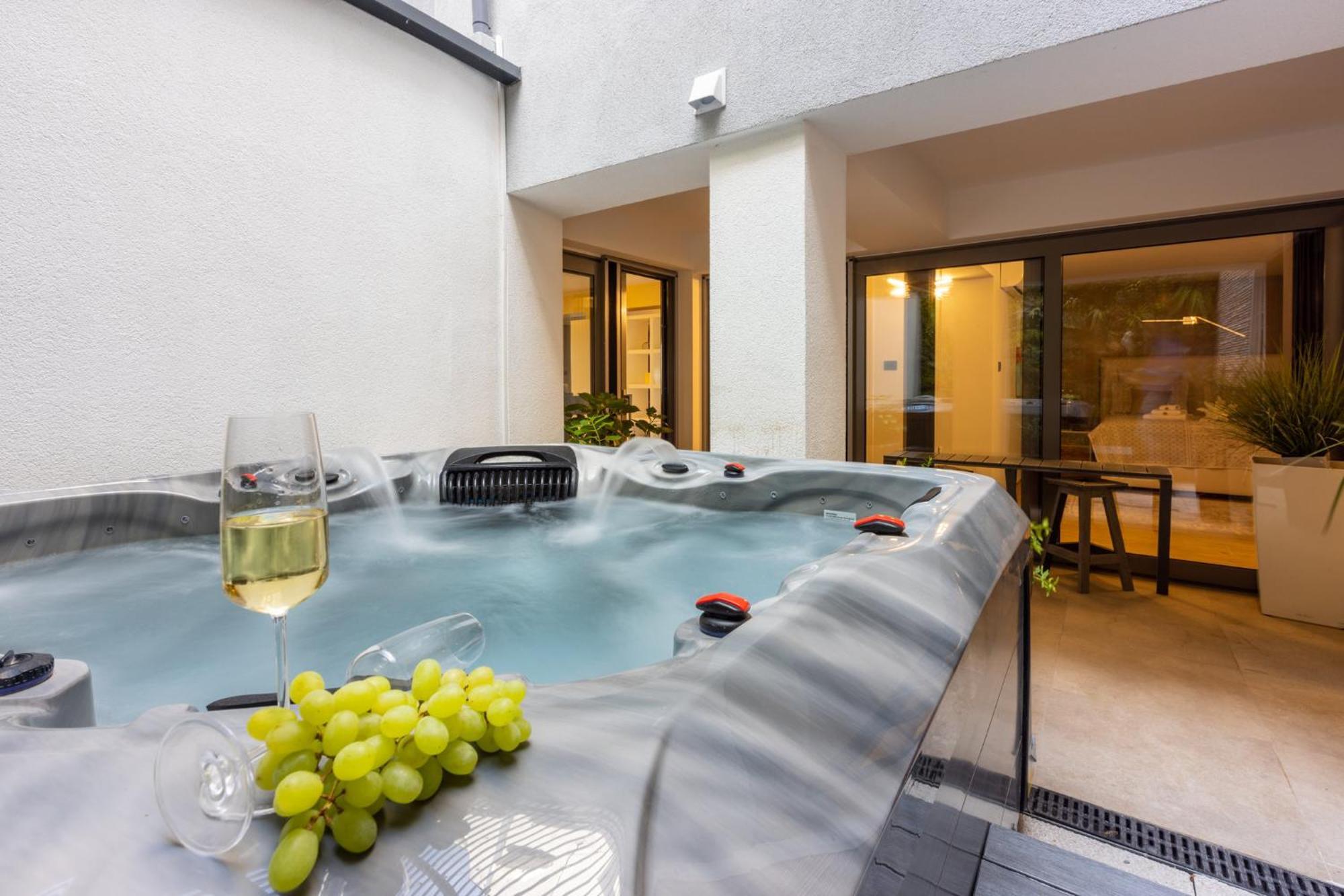 Panoramica Apartment With Whirlpool Crikvenica Luaran gambar